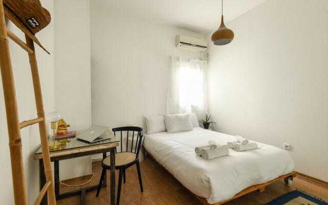 Stylish 2-Bedroom Green Oasis