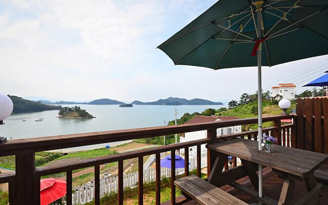 Yeosu Rainbow Pension