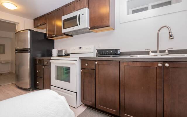 Cosy 1 Bedroom Suite in Leslieville
