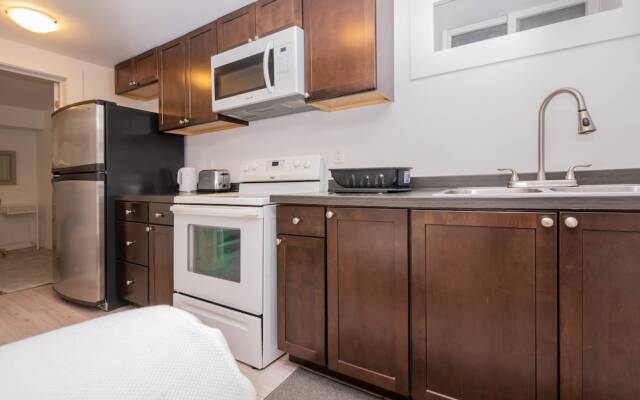 Cosy 1 Bedroom Suite in Leslieville