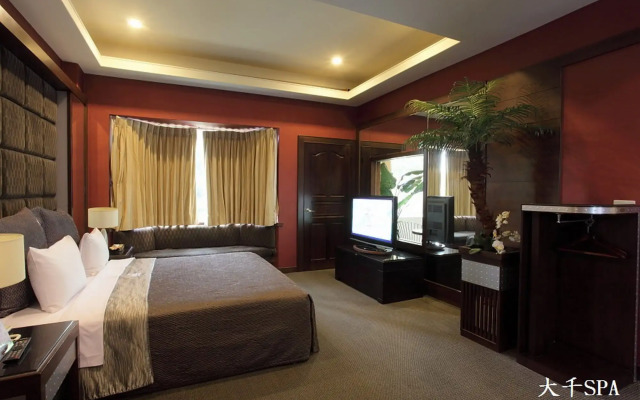 Regale Villa Hotel