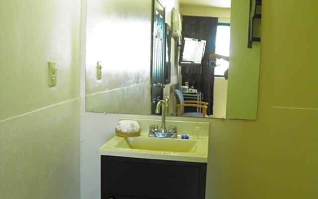 #40 Bungalow Seaside Hotel & Victors RV Park