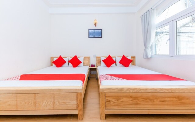 Hotel Huong Moc by OYO Rooms