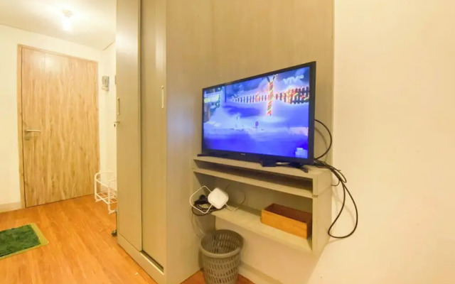 Good And Homey Studio At Candiland Apartment