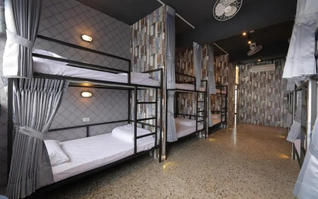 Topbunk Hostel