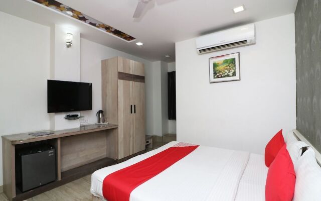 OYO Flagship 23530 Smriti Star Hotel