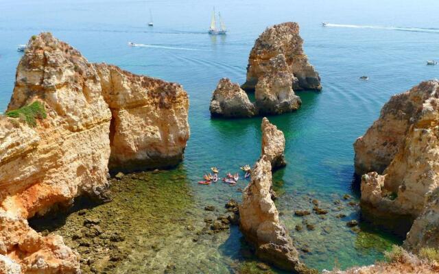 Apartment with 2 bedrooms in Portimao with shared pool terrace and WiFi 5 km from the beach