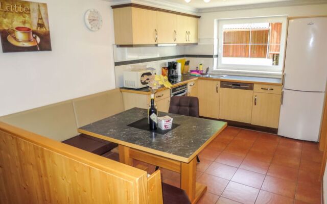 Sesselebenerhof 12821