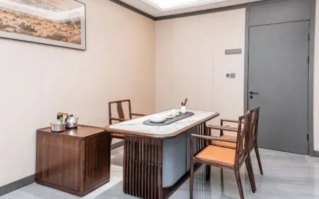 Chengdu Fengqi Hotel