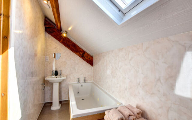 Holiday Home Sgubor y Rhyd