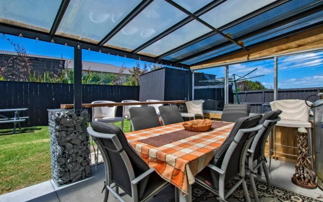 Sunnyside Spa Retreat - Mangawhai Holiday Home