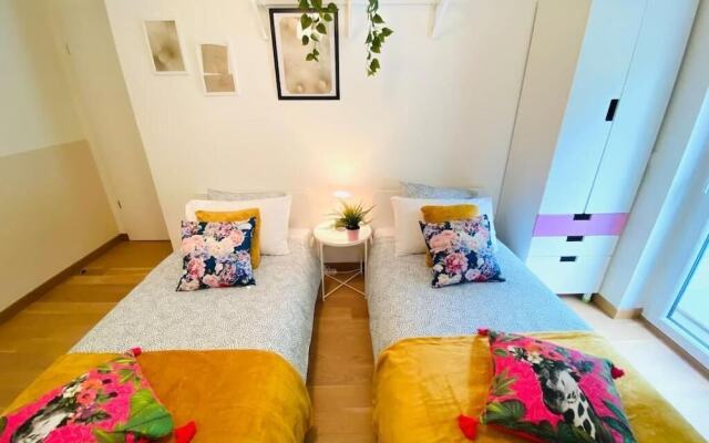 3 bedrooms in Center w Terrace&Parking