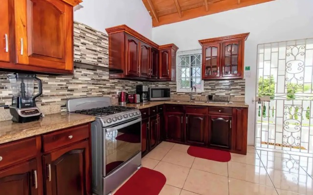 Runaway Bay Gem Villa