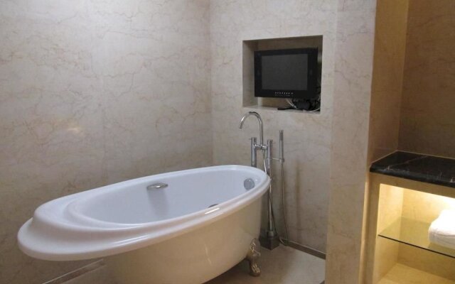 James Joyce Coffetel Nanchang Railway Station Wanguo International