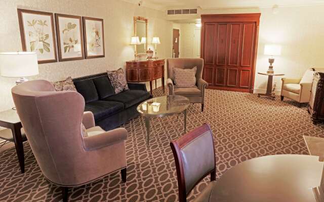 Hotel Roanoke & Conference Ctr, Curio Collection by Hilton