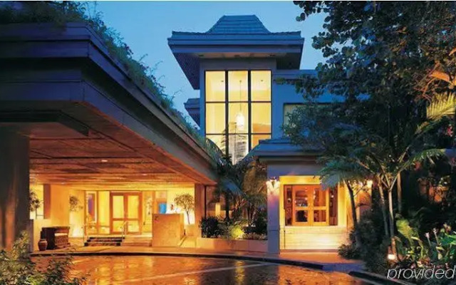 Palmeiras Beach Club at Grove Isle