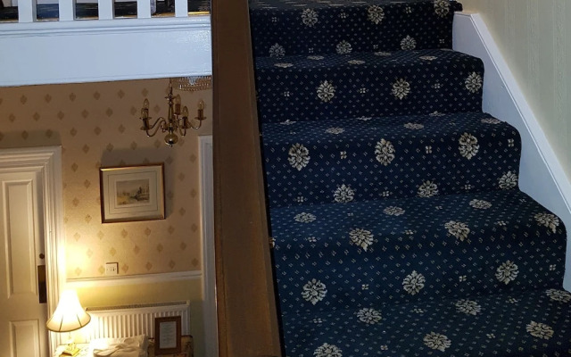 Crescent Lodge Guest House