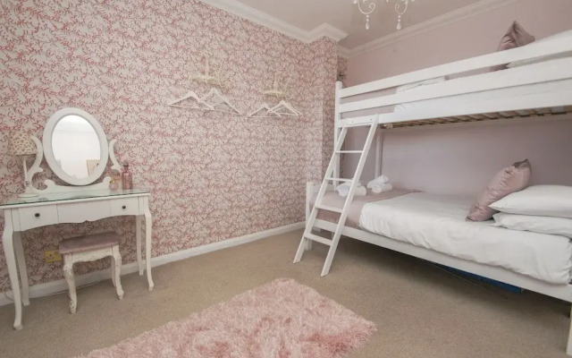 Little Paris Parking by Brighton Holiday Lets
