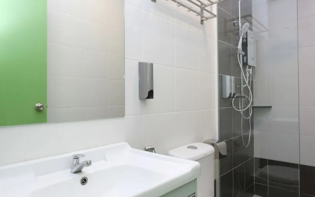 Oyo 1139 W Hotel Cemerlang