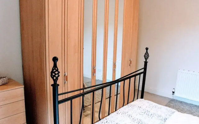 Cosy & Modern Apartment in Central Edinburgh