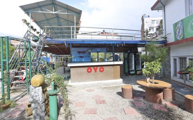 Oyo 591 Hotel Blue Moon