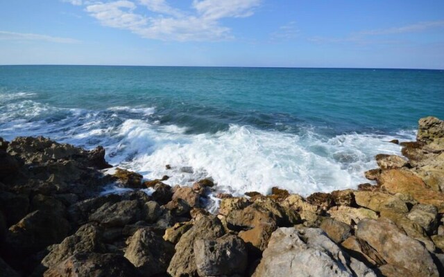 Coconuts Seafront 2BR, Ocho Rios