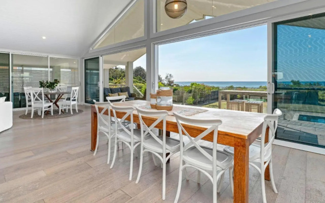 Dayz Dreamin - pool, gas fireplace and beachfront