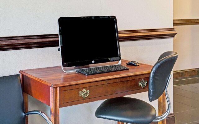 Zen Living Suites Extended Stay - Jacksonville - University Blvd