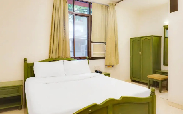 Premium Stays Near Fergusson College