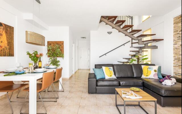 Beachfront triplex with swimming pool parking