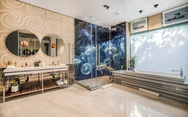 Villa Kaleida - Sleek Modern Sunset Villa With Eclectic Style & Infinity Pool