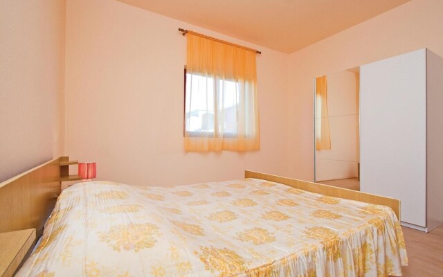 Stunning Home in Liznjan With Wifi and 2 Bedrooms