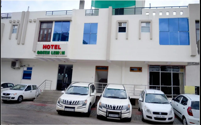 Oyo 6697 Hotel Green Lemon