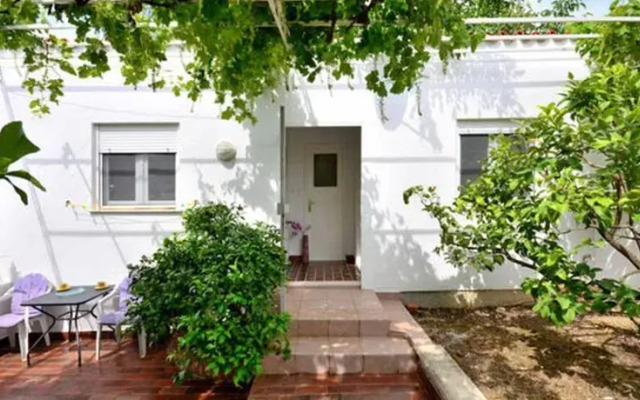 Podstrana House with garden