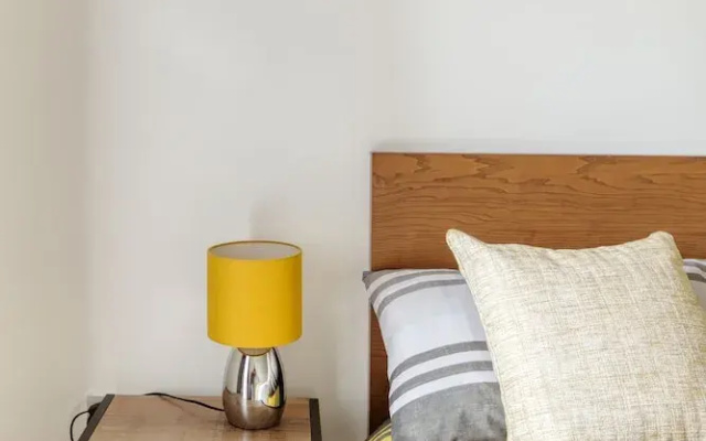 Modern 2 Bed Apartment in Central City
