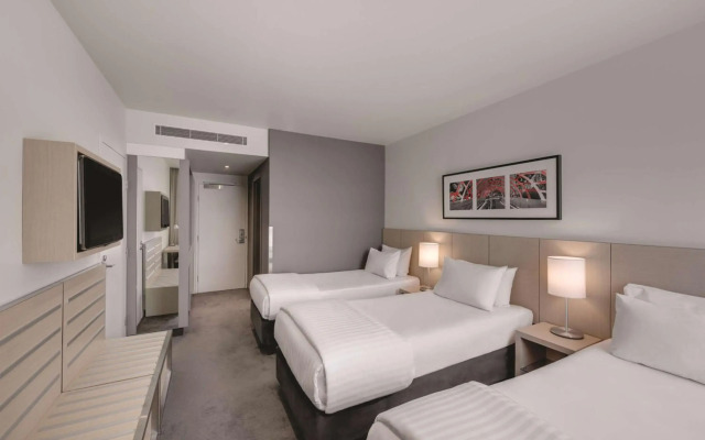 Travelodge Hotel Melbourne Docklands