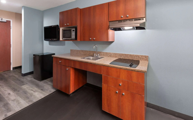 Super 8 by Wyndham Lubbock West