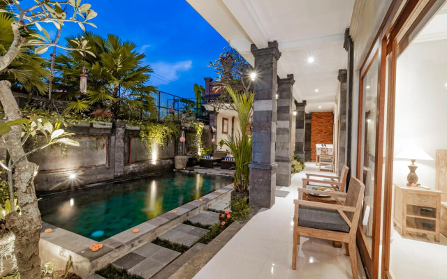 Ayu Sari Guesthouse by Mahaputra