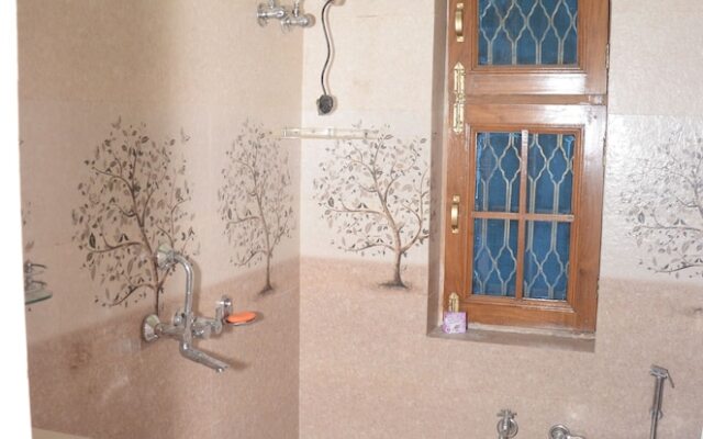 Fabhotel Royal Green Buds