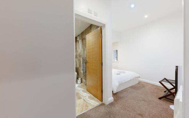 Central and Modern One Bedroom Flat 201