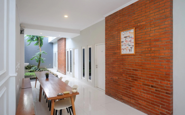 Urbanview Stay @H jakal by RedDoorz