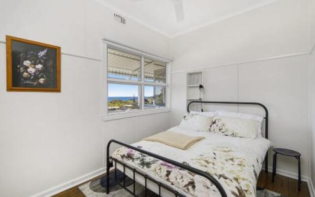 Whitecaps, 26 East Street