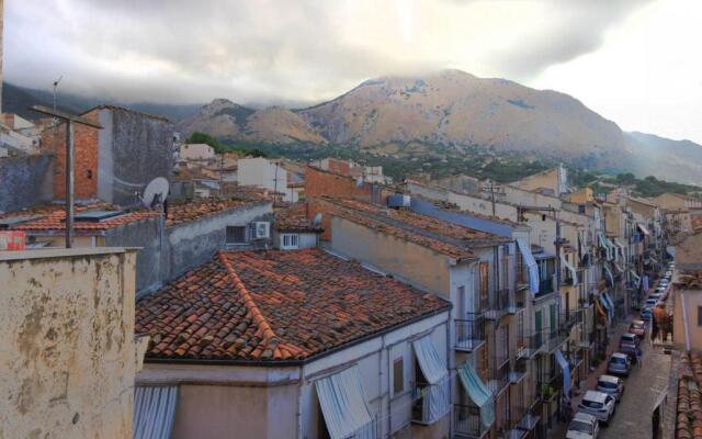 Studio with city view balcony and wifi at Castelbuono