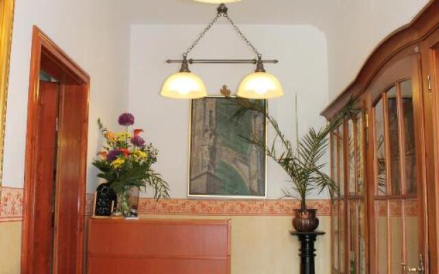 Kreuzerhof Hotel Garni