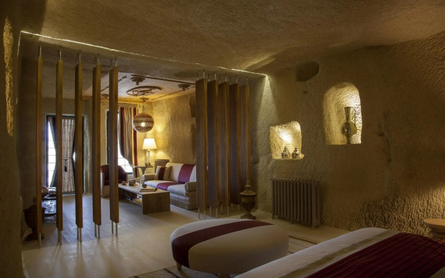 Hezen Cave Hotel