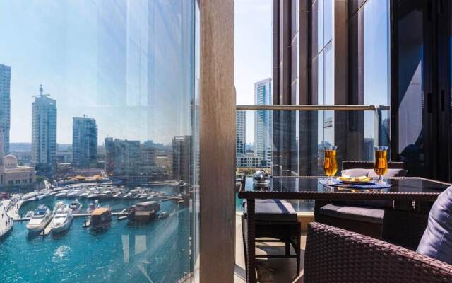Pelican Stay - Full Marina and Pool View
