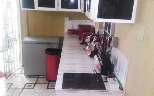 Immaculate 2-bed Apartment in Spanish Town