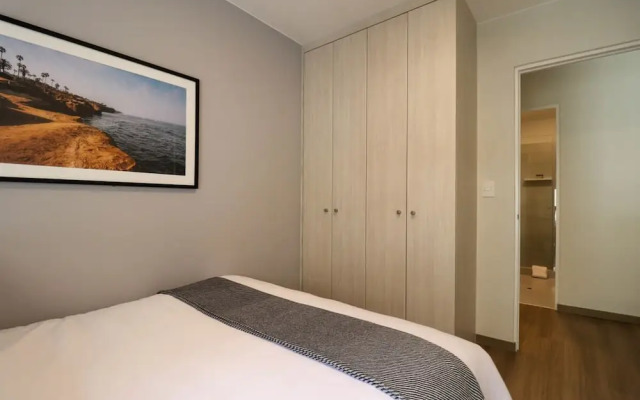 w Lively 2BR With Balcony in Miraflores