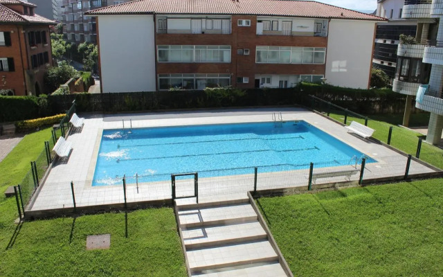Apartamentos Zarautz Playa, con piscina y garaje