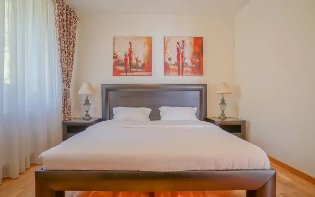 CN2i Luxury Accommodation GM